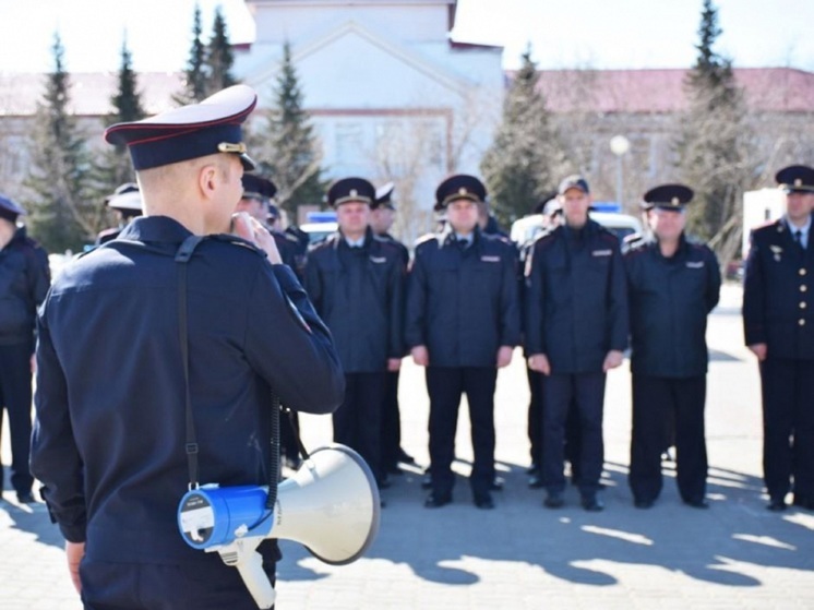 Полисмены в НАО перешли на летнюю форму одежды