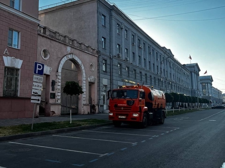 В Курске дороги убирают 57 человек и 38 единиц спецтехники
