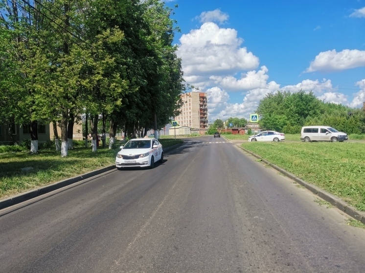 В Новомосковске на Маяковского учебная Kia сбила 17-летнюю девушку на "зебре"
