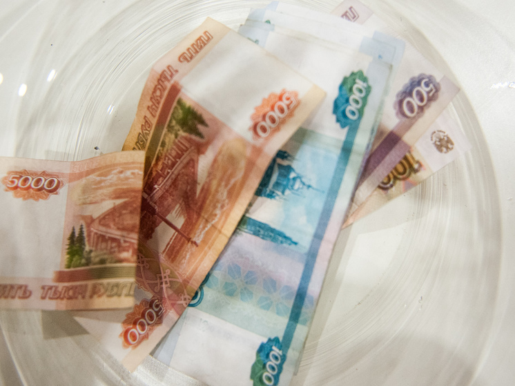 В Астрахани владелец стоматологии задолжал более 400 тысяч рублей за ЖКХ