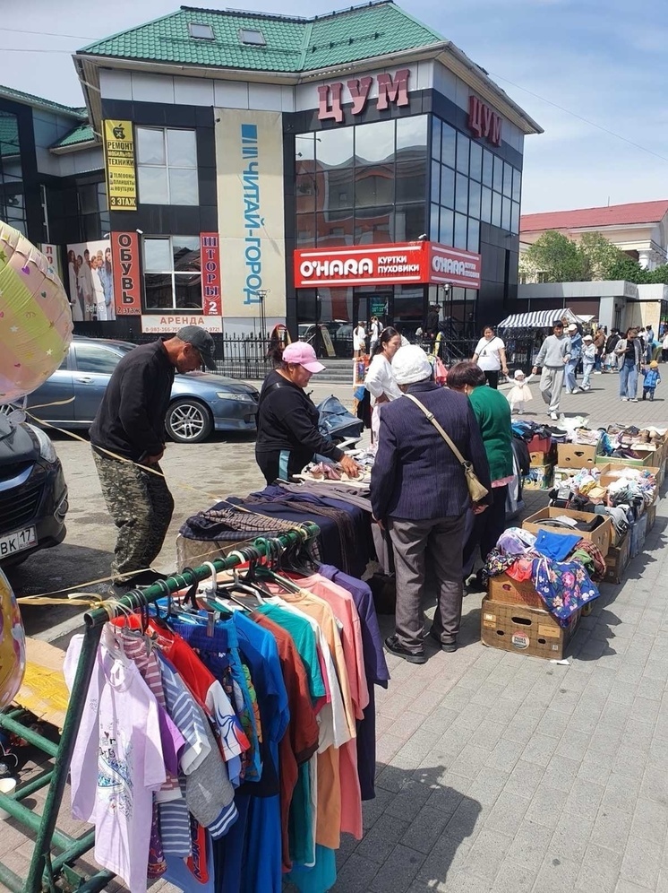 В Кызыле проходят рейды по пресечению незаконной уличной торговли