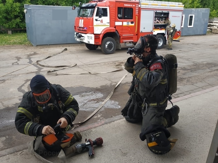 В Костроме прошли учения огнеборцев с участием пожарного поезда  