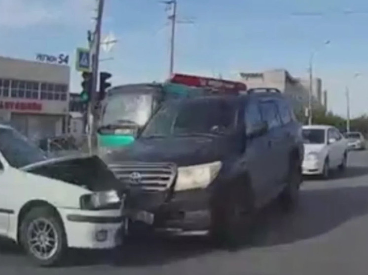 В Новосибирске на Гусинобродском шоссе произошло массовое ДТП