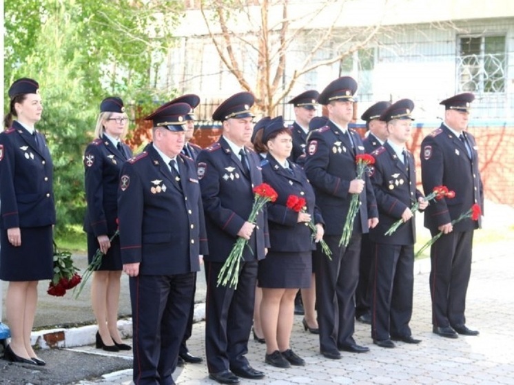 12 новых фамилий: томские полицейские открыли мемориальную доску
