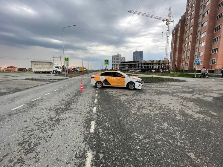 В Тюменской области произошла авария с двумя детьми на самокате