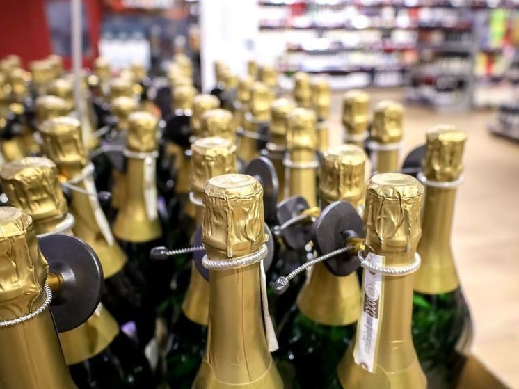 Депутат Госдумы Хамзаев предложил запретить продажу алкоголя в День России