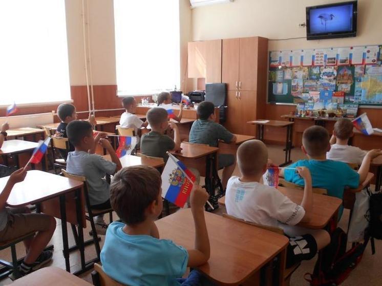 В библиотеке Симферополя ко Дню России организовали дневную тематическую площадку