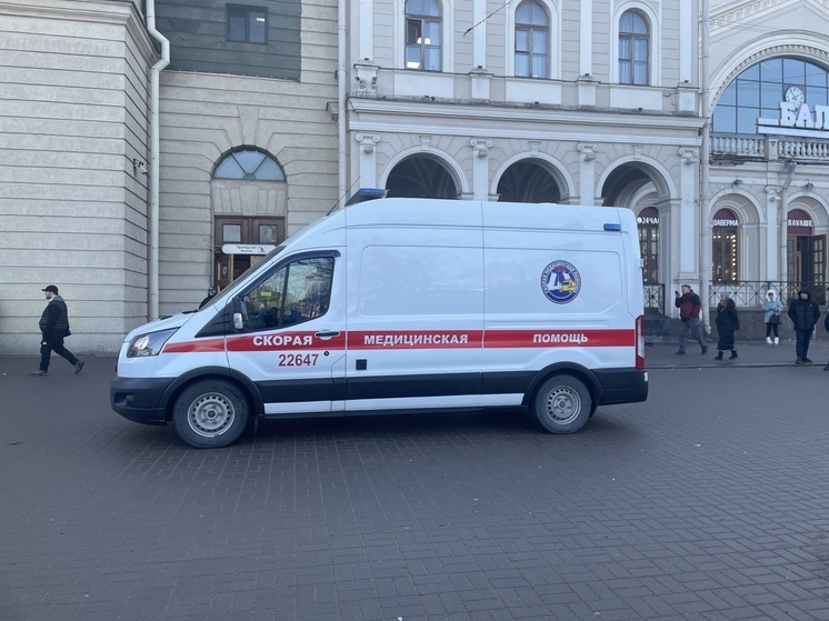Из больницы выписали петербуржца, который перерезал горло болгаркой