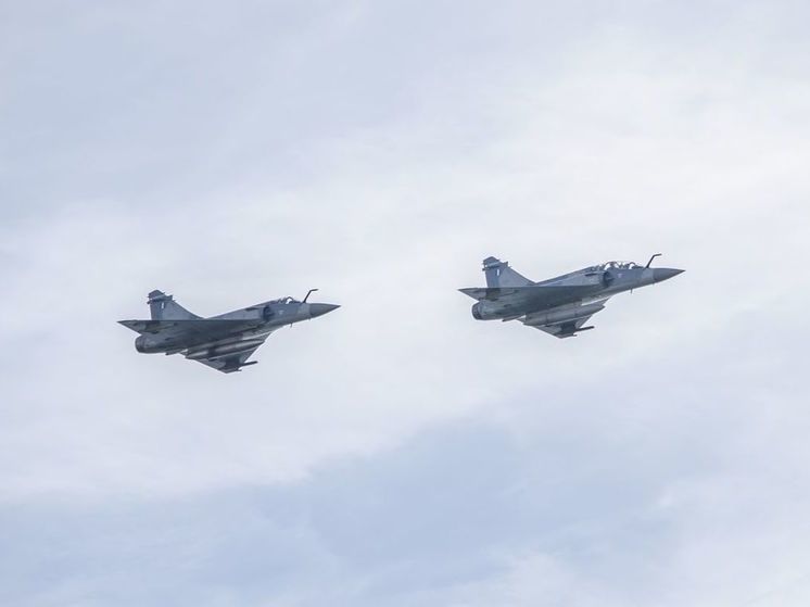 Макрон пообещал Украине пять истребителей Mirage 2000-5