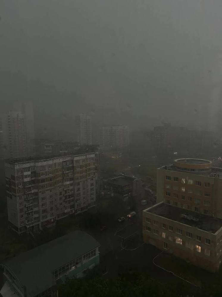 Град и мощный ливень обрушились на Новокузнецк