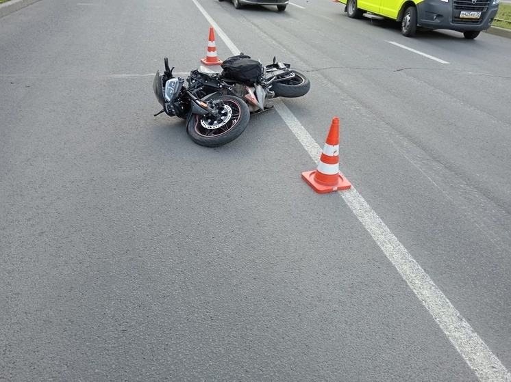 Мотоциклист врезался в дорожный знак в Череповце
