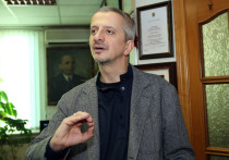 Известный режиссер Константин Богомолов назвал озвученное 7 июня предложение ему возглавить еще один театр "серьезным профессиональным вызовом"