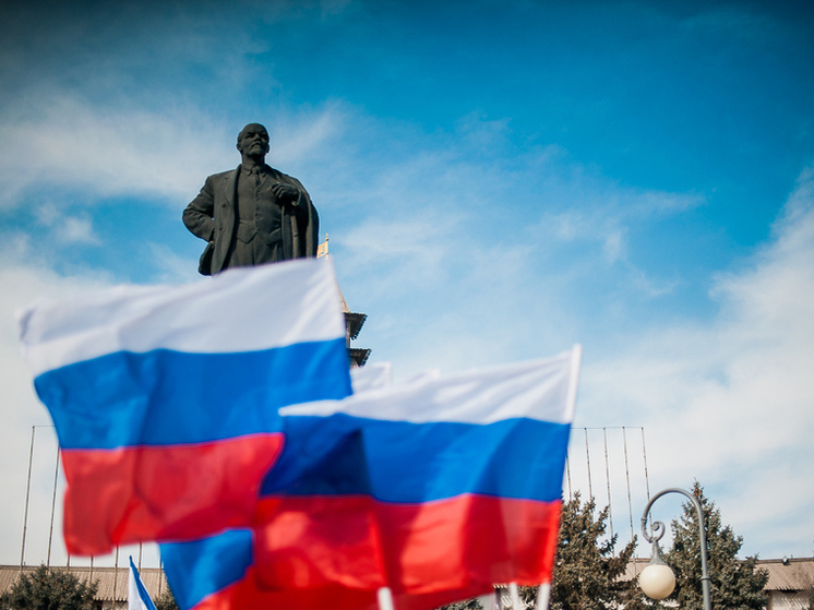 Юных астраханцев приглашают принять участие во флешмобе ко Дню России