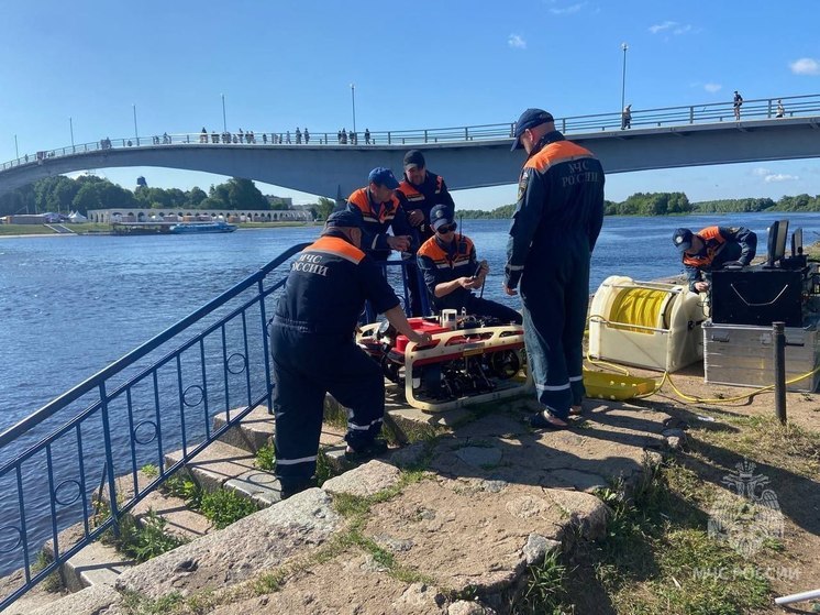 В Великом Новгороде продолжаются поиски утонувших студентов из Индии