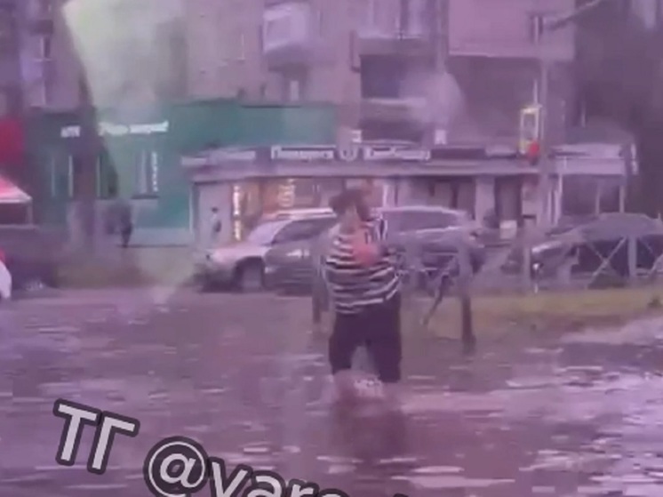 В Ярославле дневной ливень затопил улицы в Заволжском районе