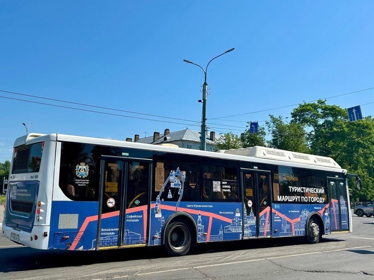 По улицам Великого Новгорода можно прокатиться на туристическом автобусе