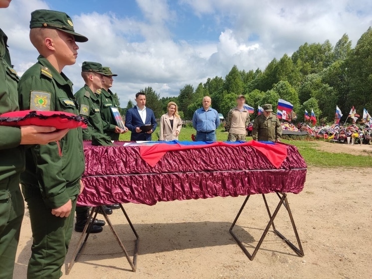 В Тверской области похоронили погибшего на СВО Руслана Топчий