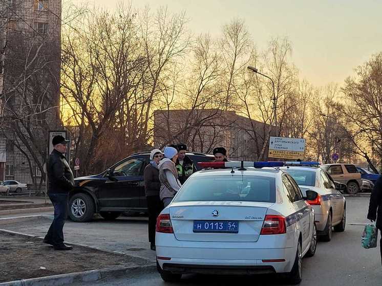В Новосибирске полиция объяснила вечернее скопление автомобилей силовиков