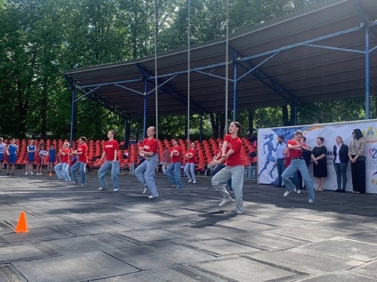 Департамент образования и науки Костромской области сообщает, что вчера, 7 июня, на стадине «Динамо» был дан старт ХХ региональной летней спартакиаде школьников