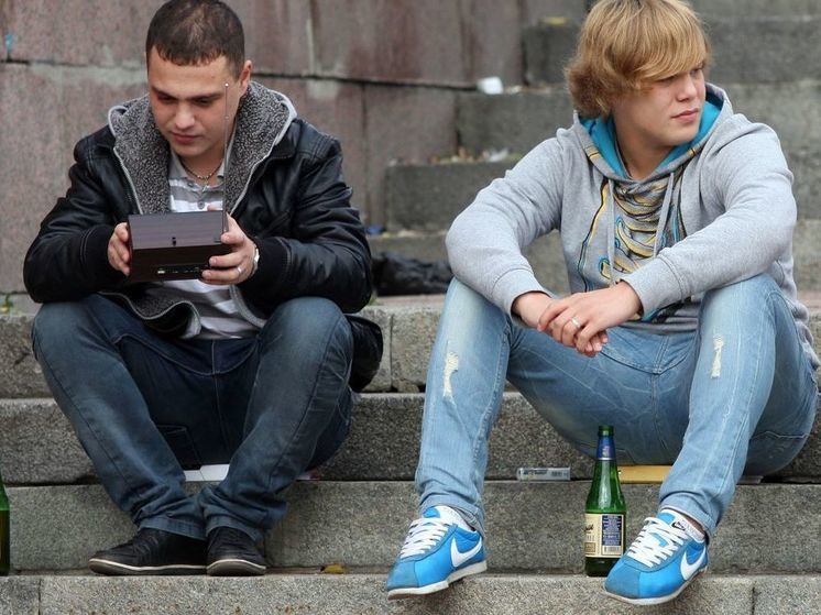 Нарколог рассказал, как обезопасить детей от алкоголя и табака