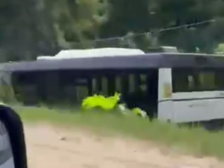 Пассажирский автобус вылетел в кювет на трассе под Солнечногорском