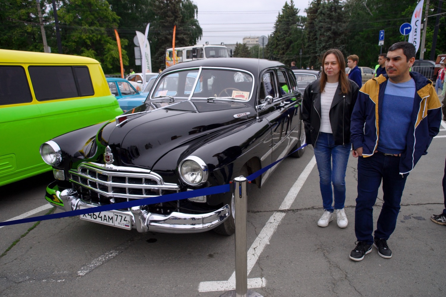 В центре Челябинска собрались десятки ретроавтомобилей
