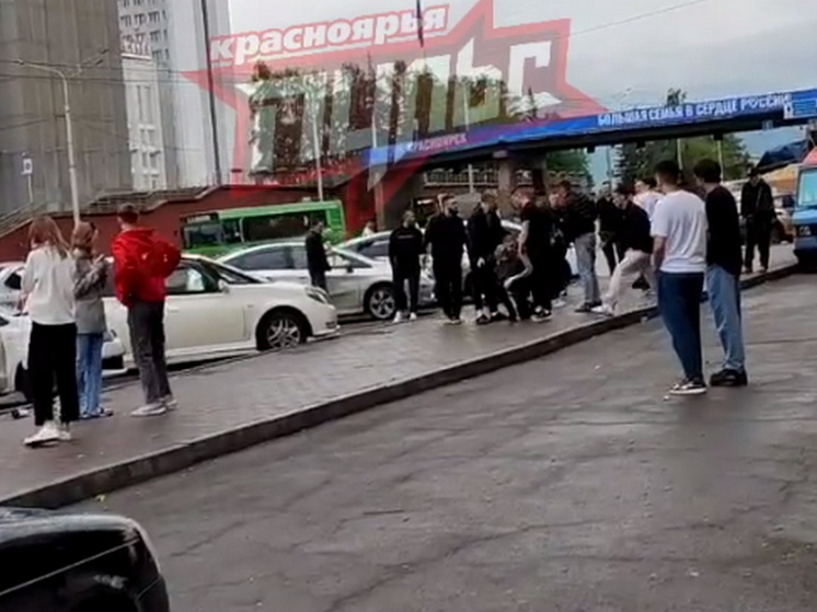 В центре Красноярска произошла массовая драка у бара