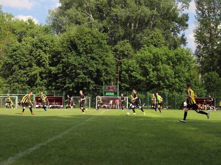 В Курске на Боевке прошел первый футбольный матч на поле с натуральным покрытием