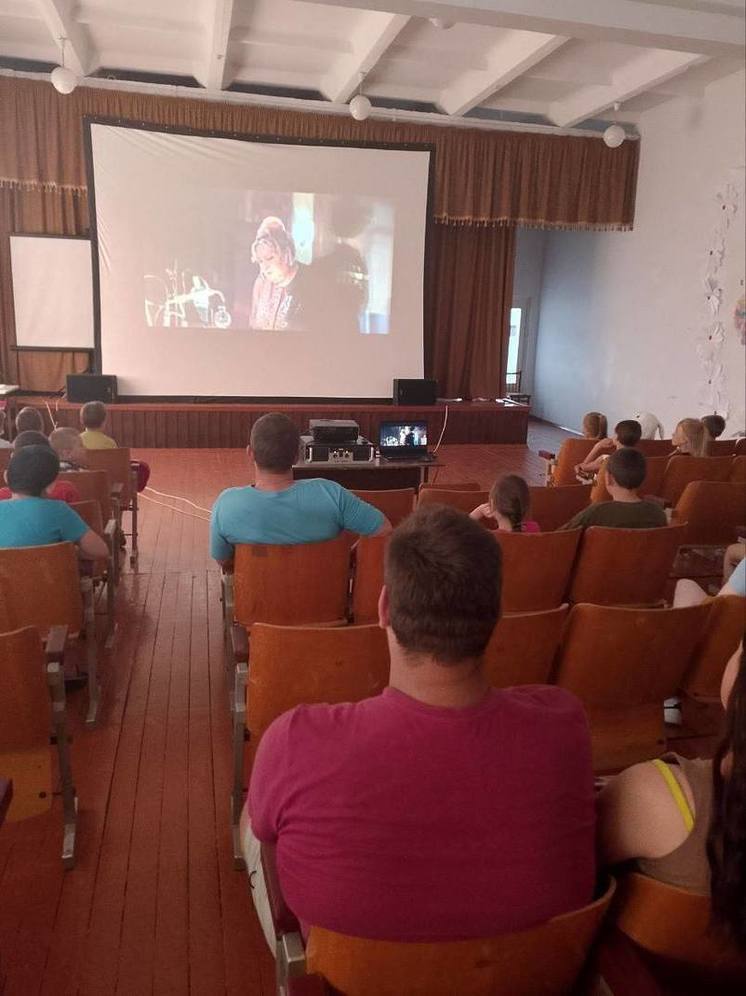 Каланчакский кинотеатр организовал тур по детским лагерям на Херсонщине