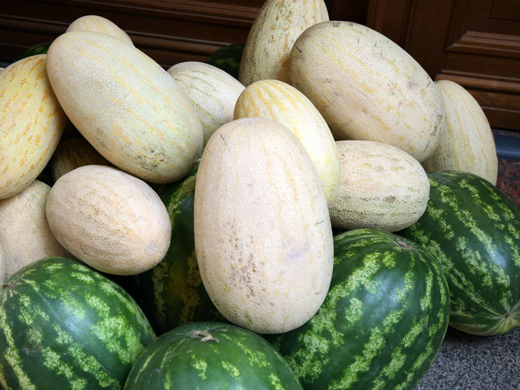 Какие арбузы и дыни не стоит покупать, подсказала медик