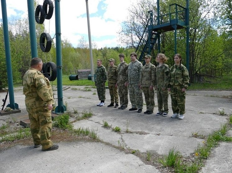 Томские росгвардейцы провели учебный сбор для подшефных школьников