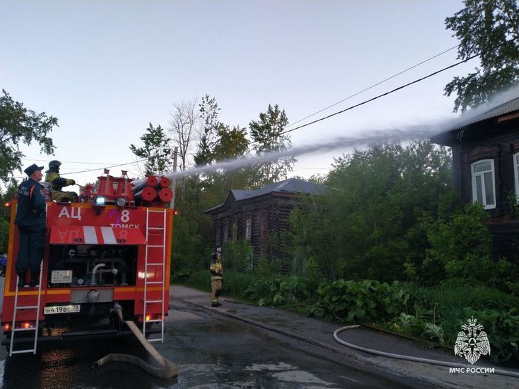 В Томске вечером 9 июня сгорел деревянный дом на Гоголя