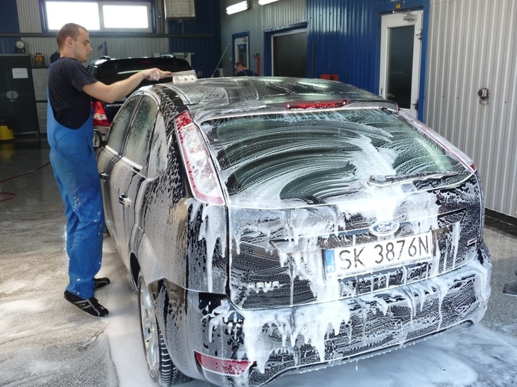 В Калининграде «Водоканал» направил 600 тысяч рублей на мойку автомобилей