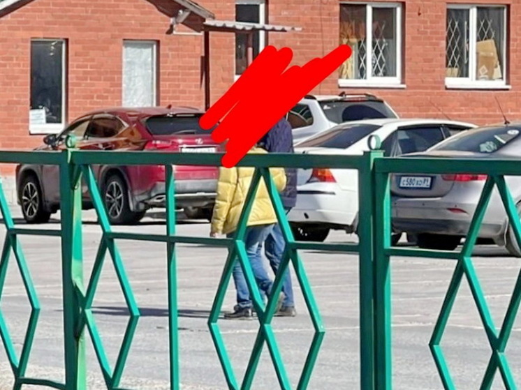 В Тарко-Сале у детской площадки подловили парочку за плотскими утехами