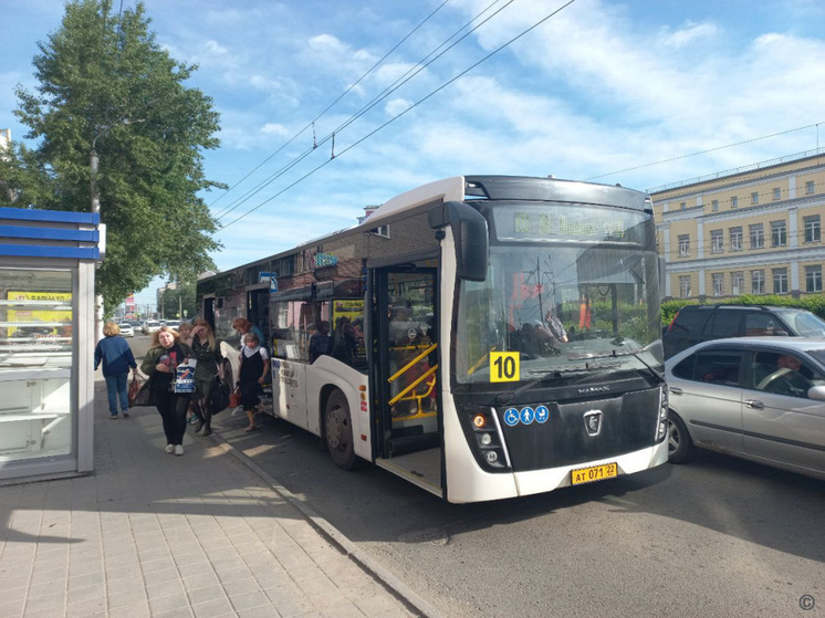 Новые автобусы вышли на маршрут №10 в Барнауле