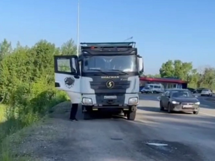 Глава Новокузнецка поймал большегруз на аварийном мосту