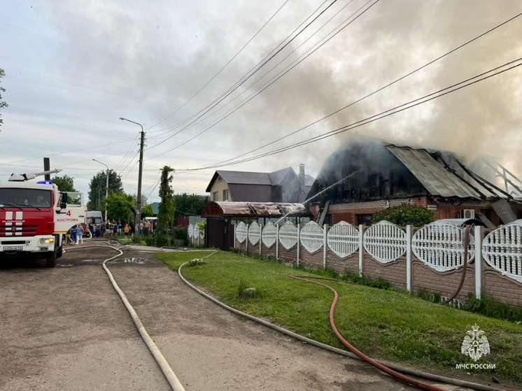 Руководители костромской пожарно-спасательной службы лично приняли участие в тушении пожара на Буйской улице  