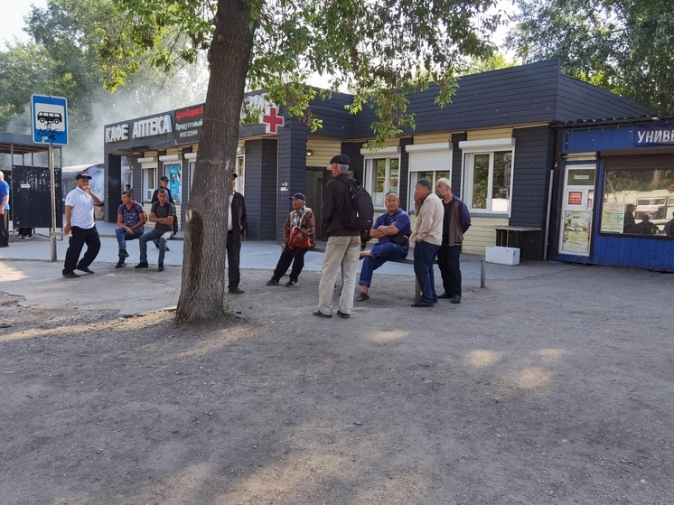 Изъята тонна нелегальных овощей и фруктов: в Новосибирске мигрантов прогнали с улицы Хилокской