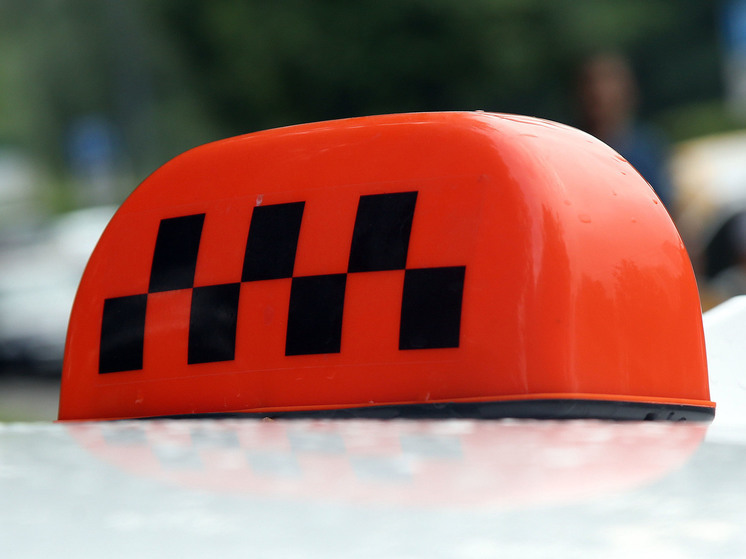 Водитель такси чуть не задушил пассажира в Балашихе