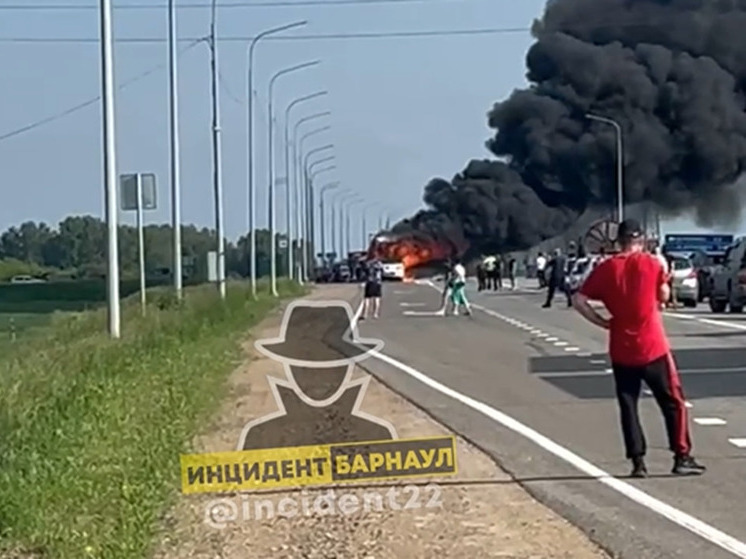 Пассажиры сгоревшего на Чуйском тракте автобуса не пострадали