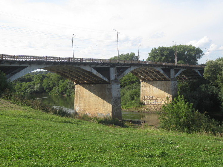 В Смоленске закрыли движение для большегрузов по "Петропавловскому мосту"