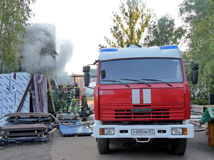 В Смоленске на Приднепровской сгорел двухэтажный дом