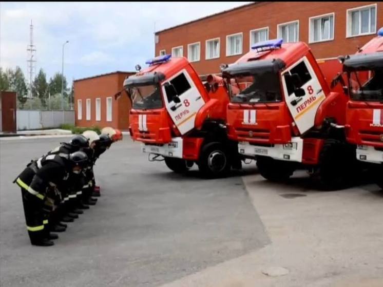 Сахалинские пожарные присоединились к забавному флешмобу в честь профессионального праздника