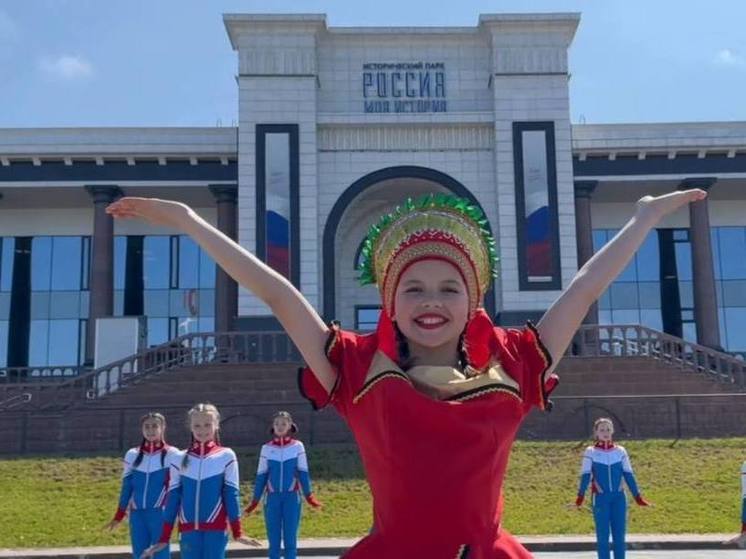 Сахалинские гимнастки устроили танцевальный флешмоб ко Дню России