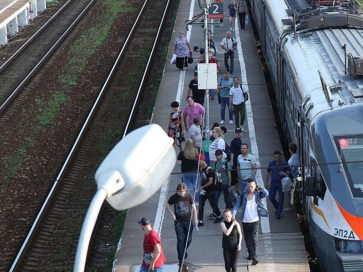 На Горьковском направлении железной дороги задымилась электричка