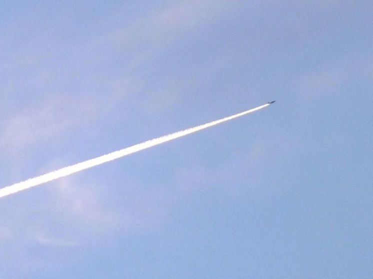 СК начал проверку по факту посадки самолета на дорогу в Мурманской области