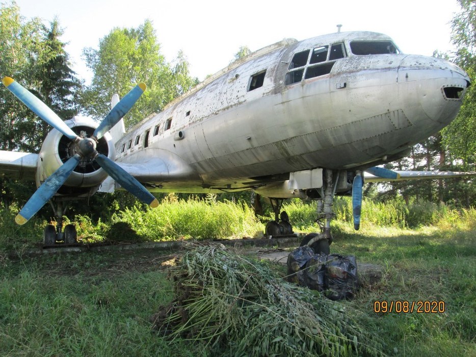 В Чувашии восстановили самолет-памятник Ил-14