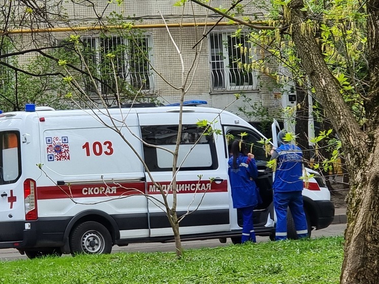 В Екатеринбурге возле "золотой" школы нашли труп