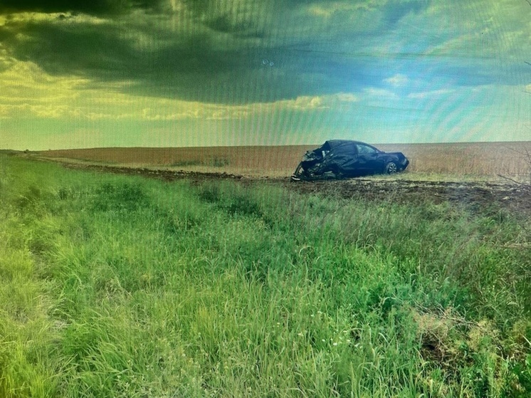 В Ростовской области в ДТП с «перевертышем» пострадал водитель легковушки