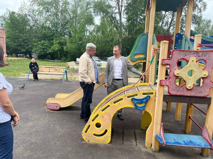 В Серпухове продолжают проверять содержание детских площадок